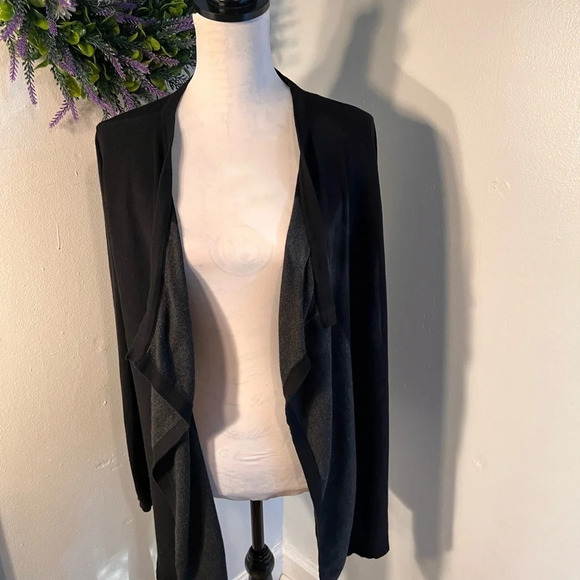 Dana Buchman , 1X, two-tone black and gray, long sleeve swag cardigan. - Picture 6 of 9